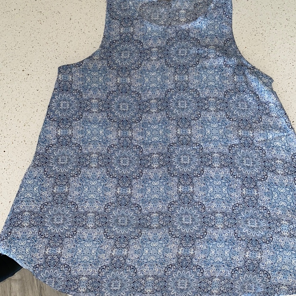 Paper crane blouse tank top. Size: M. Light blue, dark blue, white and gray